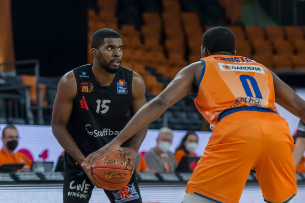 正在通过精 正在通过精